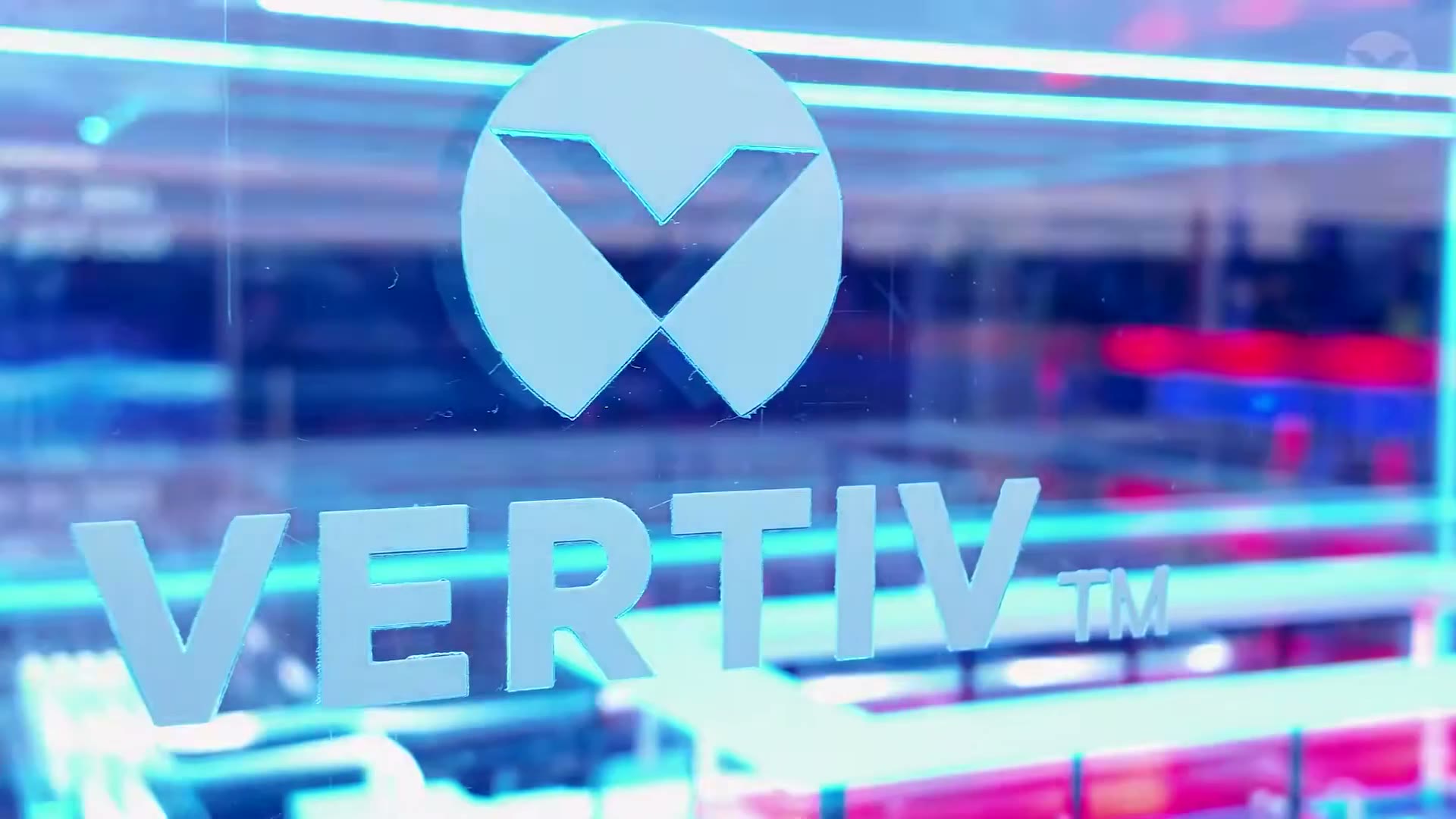 Sular Akıyor: AI Veri Merkezlerinde Sıvı Soğutma Artık Norm